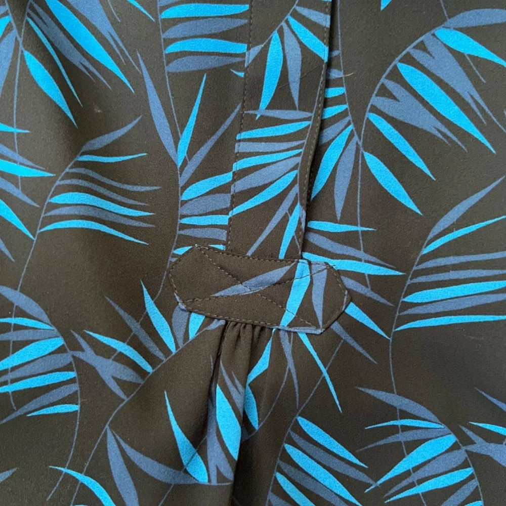 Beautiful black with blue print Anne Klein blouse in Large size - Picture 9 of 11